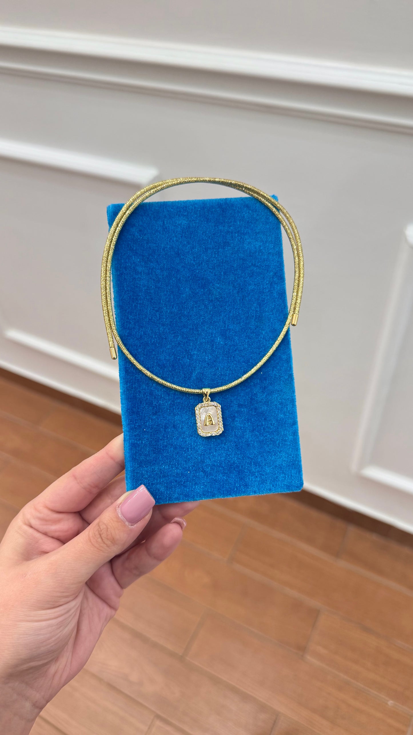 Collana Calamita Lettering